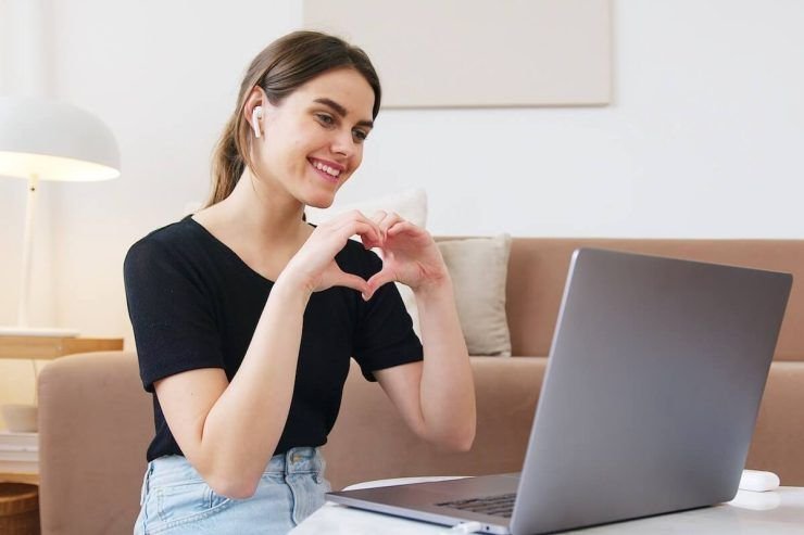 Right Outsourced Live Chat Provider