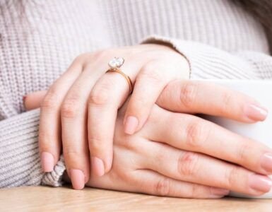 How to Apply a French Manicure